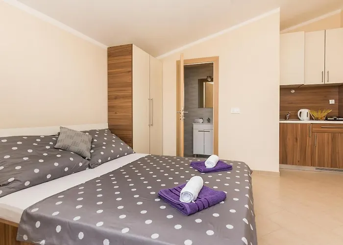 Apartment With Parking Space - 18561 *